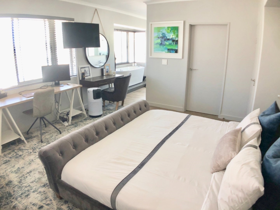2 Bedroom Property for Sale in Sea Point Western Cape
